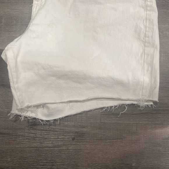 Light cream universal thread cut off shorts - Picture 4 of 4